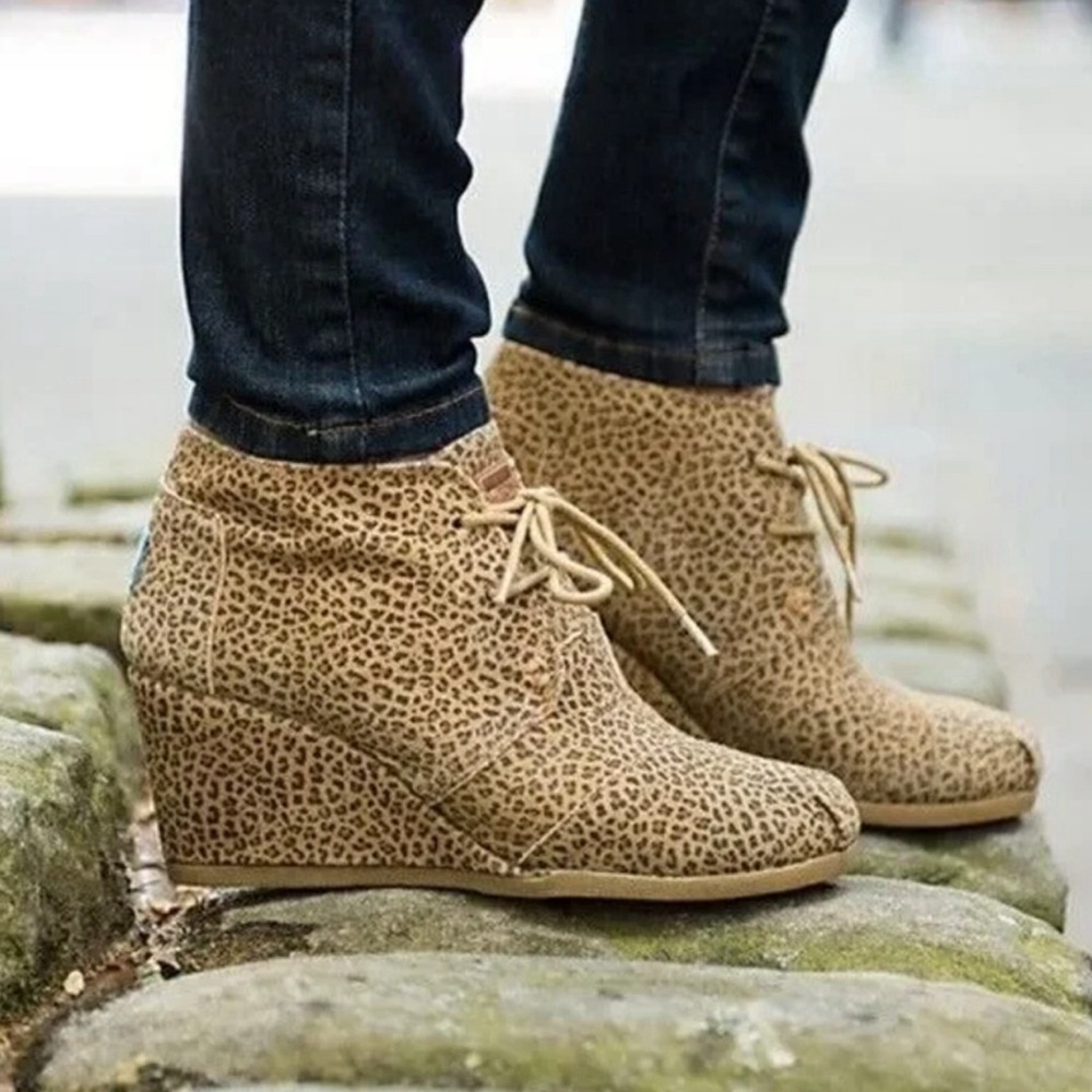 TOMS Size 7 Wedge- Leopard